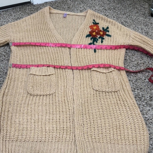 Francesca’s Collection Alya Cardigan Sweater Medium Tan Floral Embroided - Picture 7 of 9